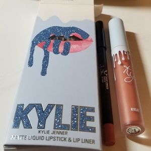 Kylie cosmetics matte lip kit in Kissmas